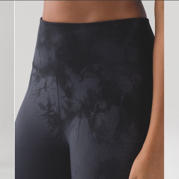 ISO! Seamless tie dye lululemon leggings. - Picture 3 of 5